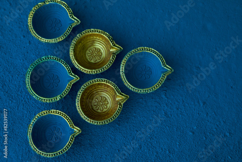 Foto Closeup of empty oil Diya lamps