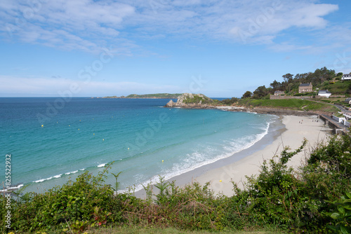 La magnifique plage Trestrignel de Perros-Guirec en Bretagne - France