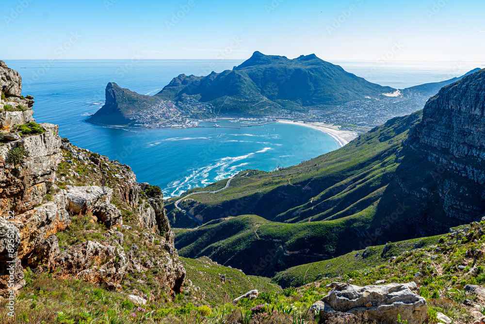 Obraz premium Panoramic View of Hout Bay and Surrounding Mountains