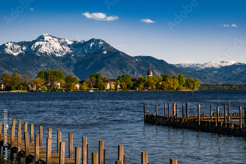 Blick über den Chiemsee mit Fraueninsel