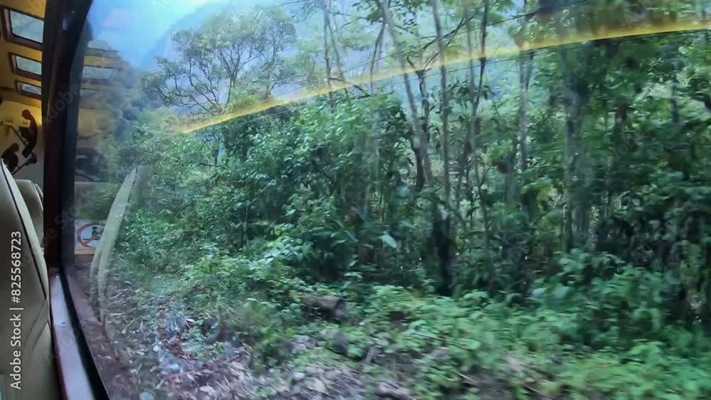 Viaje en tren a Machu Picchu, turismo y concepto de viaje.transporte tren naturaleza ,concepto de viaje ,vida
