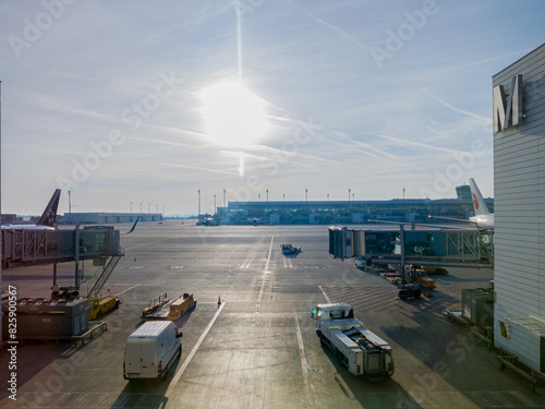 Obraz na płótnie View to Munich airport on sunrise w salonie