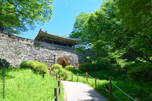 南漢山城の南門・至和門（韓国）
