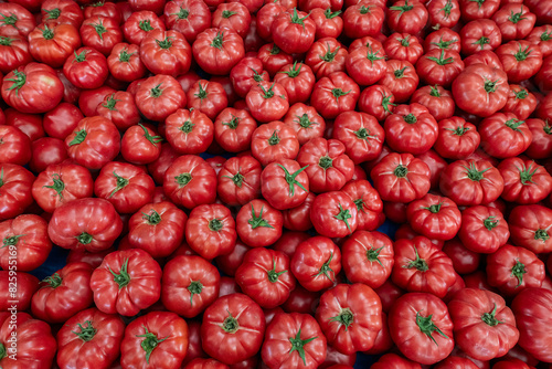 Clean eating concept. Bunch of ripe juicy freshly picked organic tomatoes in pile at local produce farmers market. Healthy diet for spring summer detox. Vegan raw food. Close up, background. © TAMER YILMAZ