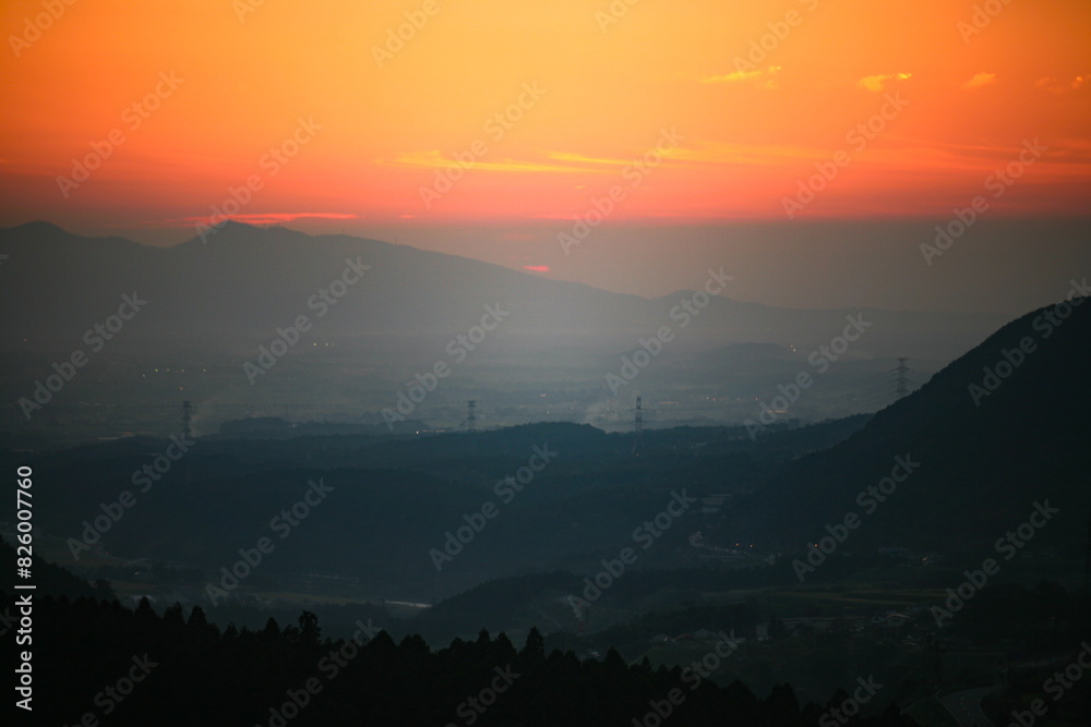 Fototapeta premium 熊本の阿蘇で出会った秋のトワイライトの風景