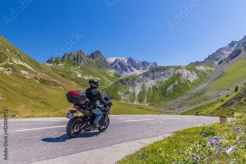 Obraz na płótnie Motorbike on route des Grandes Alpes near Col du Galibier, Hautes-Alpes, France w salonie