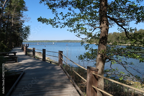 Fotografija Beautiful coastal walk at artipelag in the archipelago near stockholm