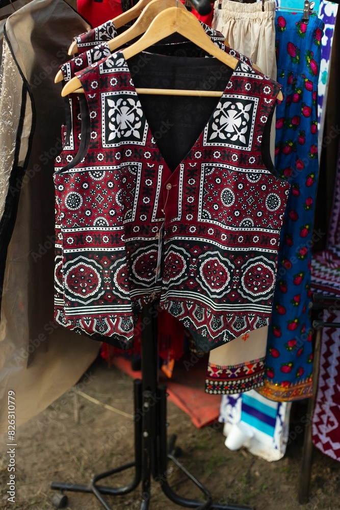 Naklejka premium a clothing store display with colorful dresses hanging from a rack