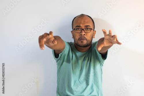 photo of asian man trying to reach something photo