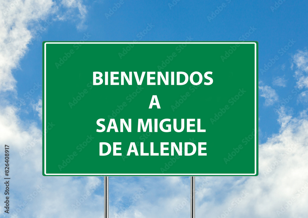 Obraz premium Siguiente salida Bienvenidos a san miguel de allende una señal verde sobre fondo de cielo azul. Colección de señales de tráfico conceptuales