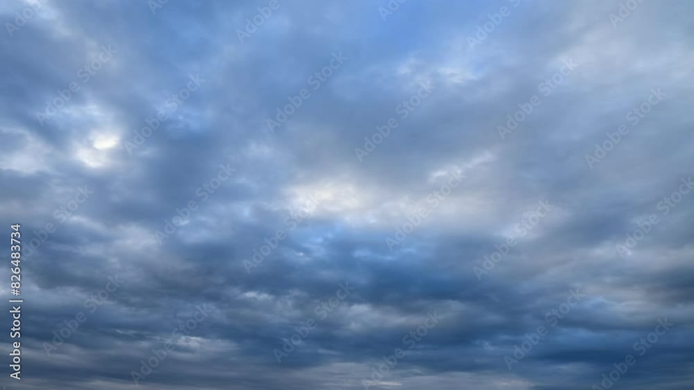 低く垂れ込める雲に降り注ぐ陽光 低く垂れ込める雲に降り注ぐ陽光