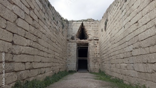 Obraz na płótnie Greece 05,25,24 Archaeological site of ancient citadel of Mycenae , north-eastern Peloponnese, Greece - Greek settlement of the 12th century BC. e. with the ruins of the acropolis Agamennone w salonie