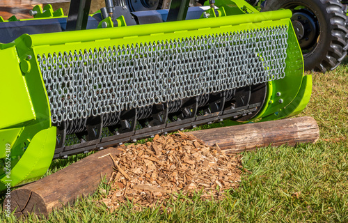 Brazilian log crusher forest machine