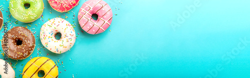 Donuts vor buntem Hintergrund  photo