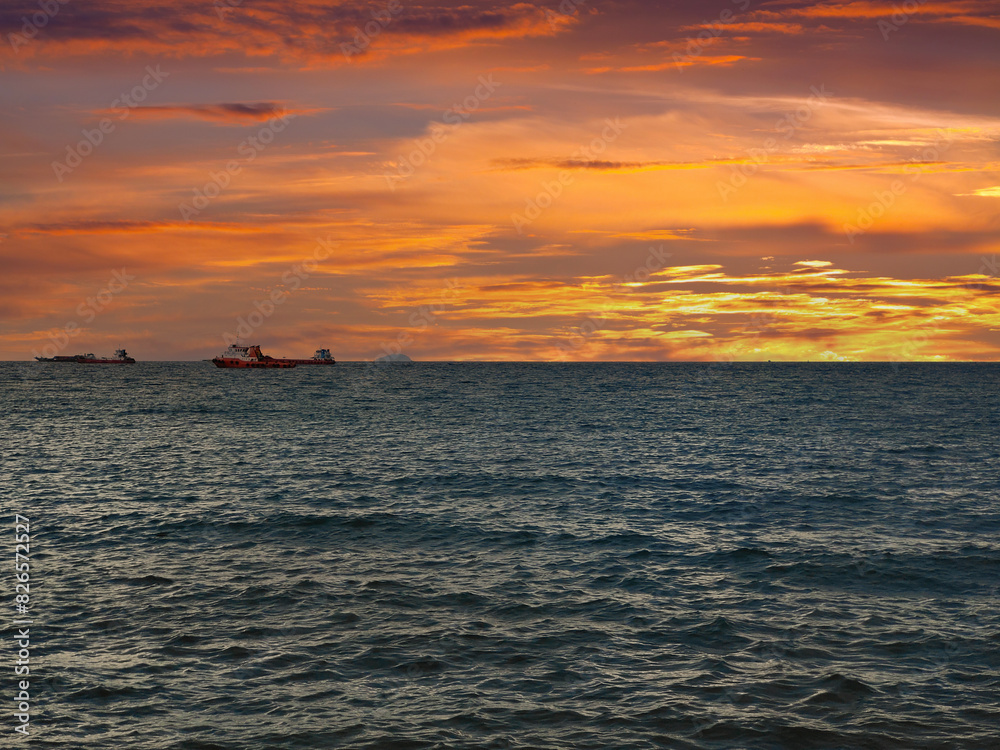 Naklejka premium The scenery image of Seascape under the dramatic sky