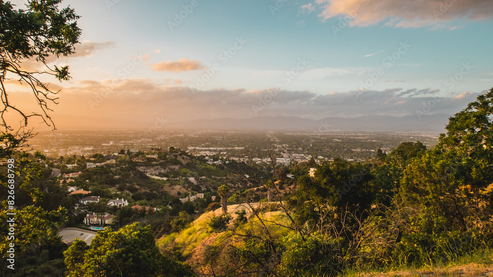 Obraz premium View of Los Angeles California from the mountain at sunset
