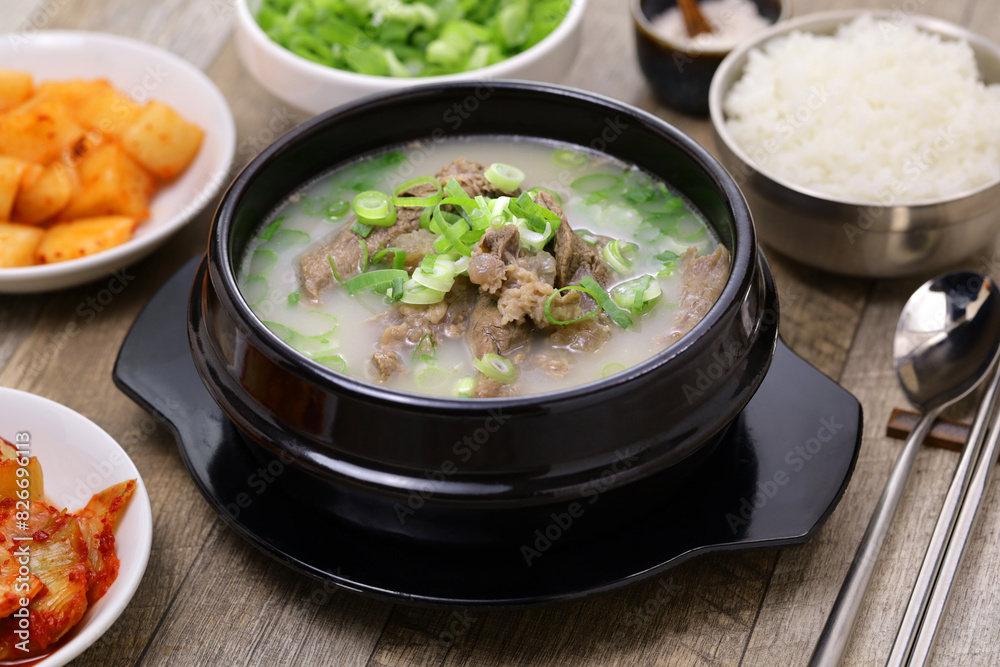 gomtang, traditional Korean beef soup