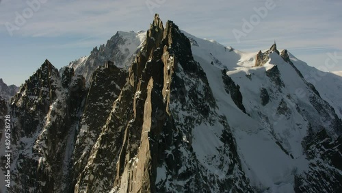 vue aérienne drone hélicoptère du Mont Blanc dans les alpes en France
