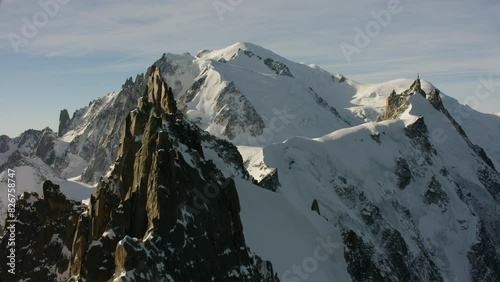 vue aérienne drone hélicoptère du Mont Blanc dans les alpes en France