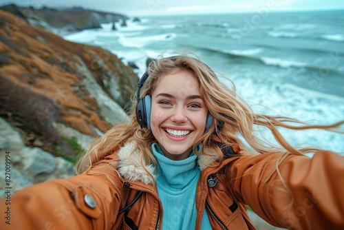 woman selfie with smile UHD Wallpapar photo