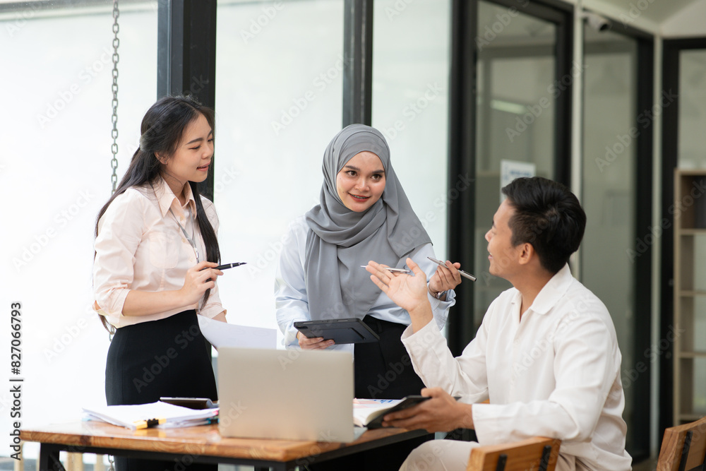 Asian businessmen, women and men Talk about new projects, presents at home office. Asian businessmen, women and men Talk about new projects, presents at home office.