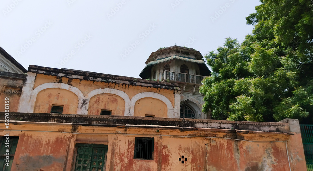 Fototapeta premium architecture of Ramnagar Fort on the banks of the ganges in Varanasi, India.
