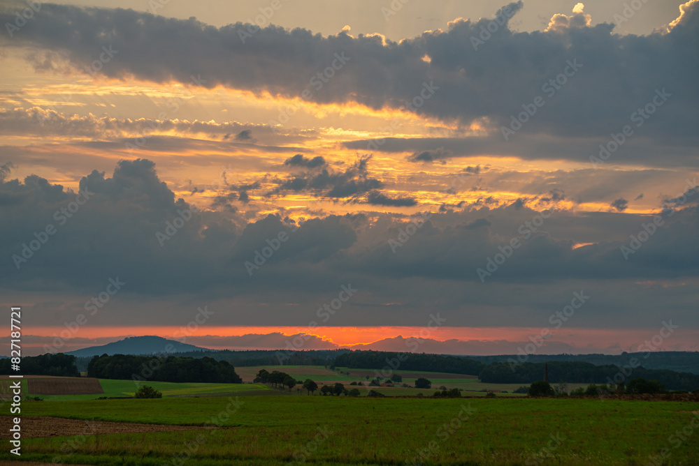 Kleiner Gleichberg während Sonnenuntergang Kleiner Gleichberg während Sonnenuntergang