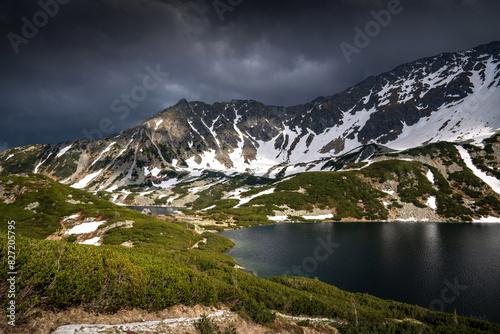 Fototapeta Naklejka Na Ścianę i Meble -  Mountain lake