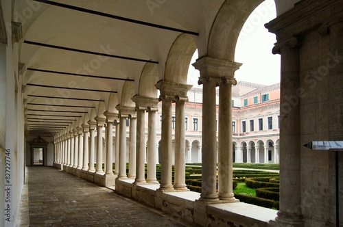 Canvas Print colonnade in Venice