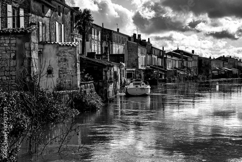 Les maisons les pieds dans l'eau photo