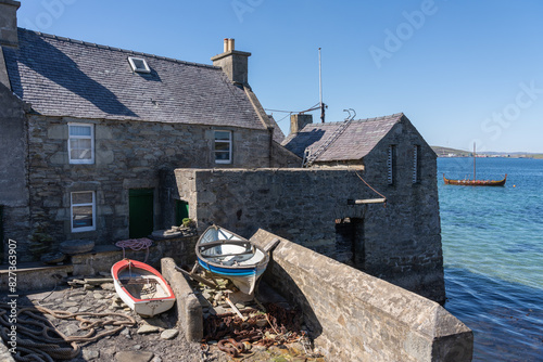 Foto Famous historic Lodberrie at Bains Beach, Lerwick, Shetland Islands, Scotland