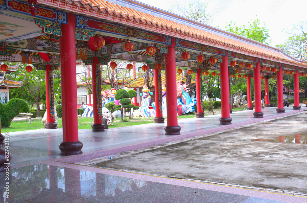 The walkway inside the Chinese shrine is clean and beautiful. The walkway inside the Chinese shrine is clean and beautiful.