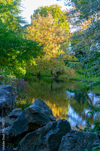 Still water in an artificial lake in a city park in Nantes, France © Oleg Kovtun