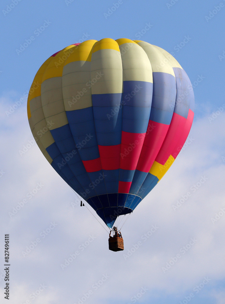 Naklejka premium Hot air balloon in the sky