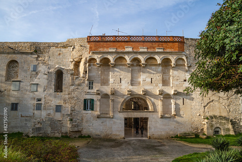Golden Gate - main entrance to the old town in walls in the City of Split | Złota Brama - główne wejście do starego miasta przez mur w mieście Split | Zlatna vrata - glavni ulaz u stari grad u zidinam photo