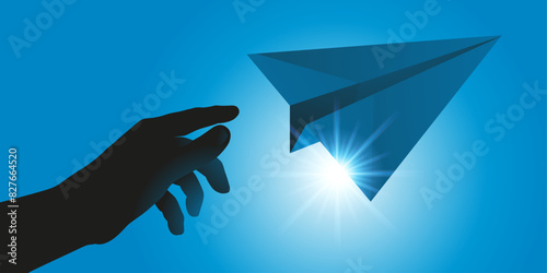 Concept du rêve et de la liberté avec une main qui lance un avion en papier dans un ciel bleu. photo