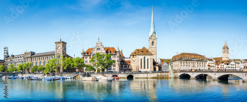 Obraz na płótnie panoramic view at the old town of zurich w salonie
