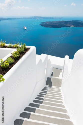Obraz na płótnie White architecture in Santorini island, Greece. Stairs to the sea. w salonie