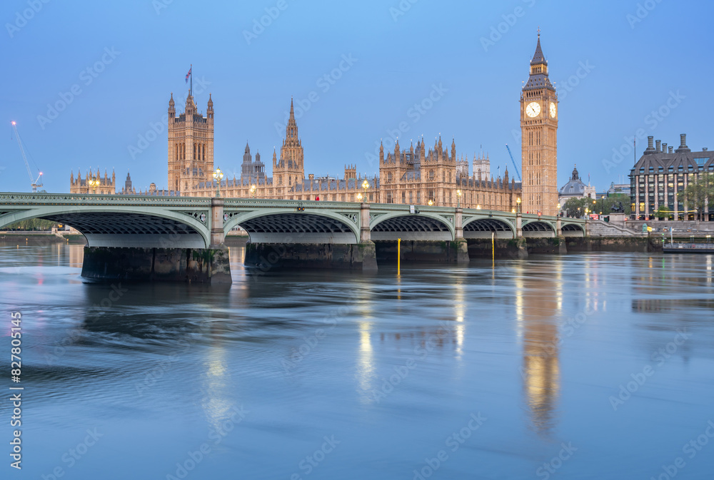 Naklejka premium Early morning with Palace of Westminster and Big Ben clock tower seen across River Thames, London, United Kingdom