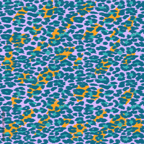 Trendy Leopard or cheetah skin seamless pattern, animal fur background, vecto...