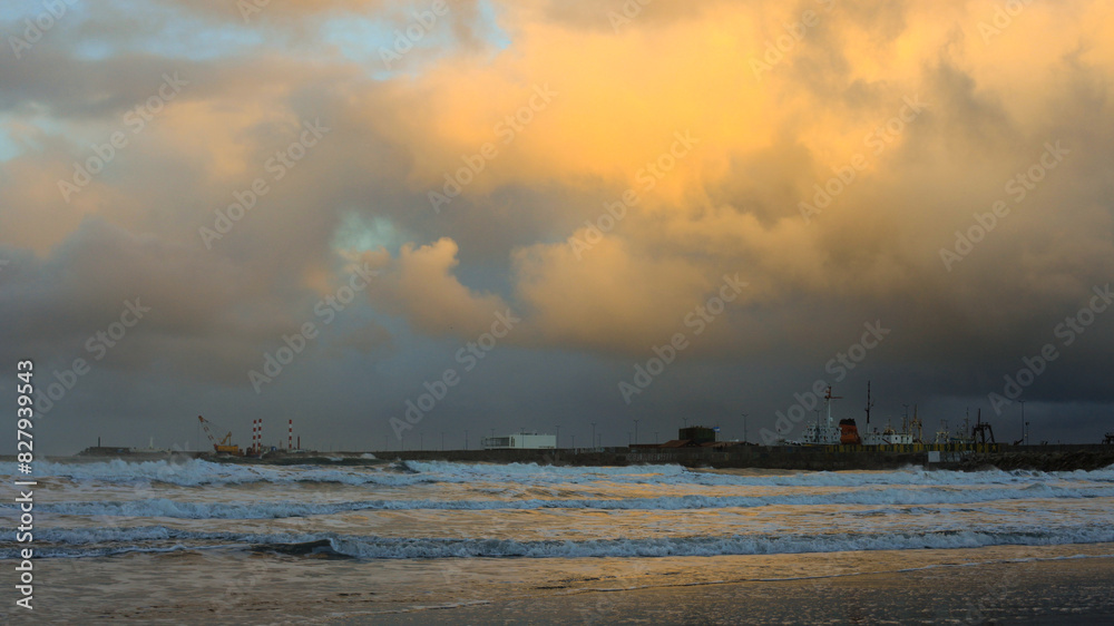 Nature background. Ocean snd evening cloudy sky at dusk