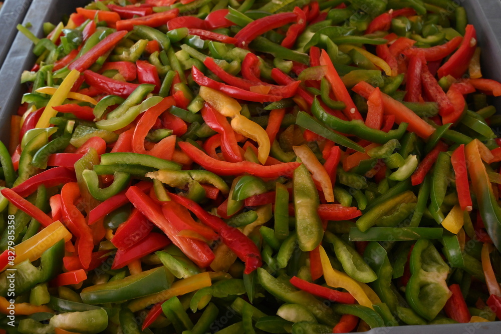 pimientos de tres colores, rojo, verde y amarillo en rajas pimientos de tres colores, rojo, verde y amarillo en rajas