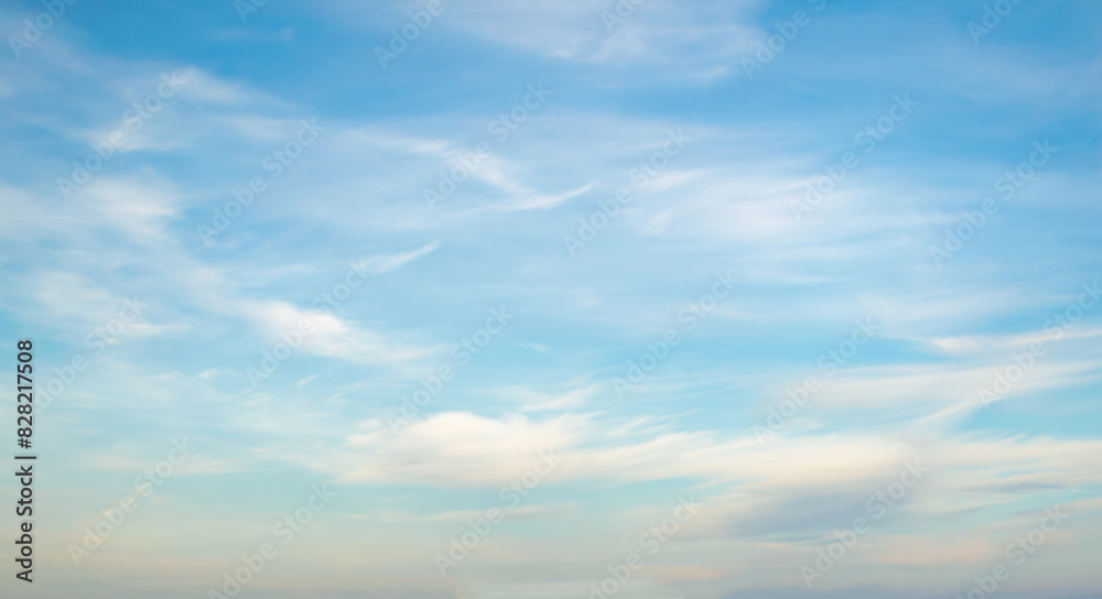 The sky and clouds are beautiful and bright. The sky and clouds are beautiful and bright.