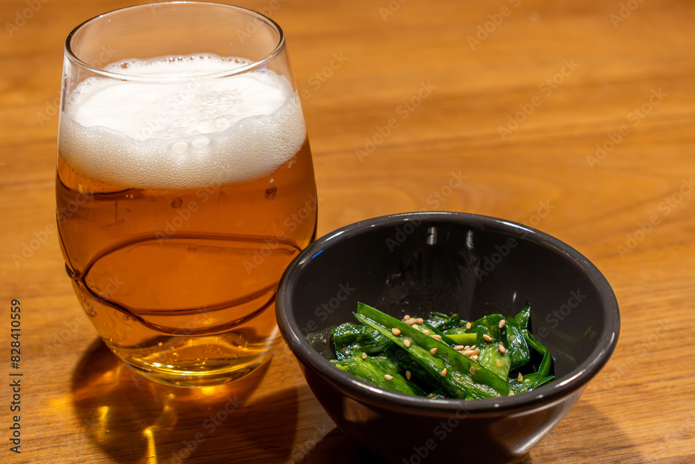 冷えたビールと壺韮 冷えたビールと壺韮