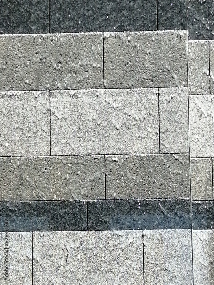 Naklejka premium 麻布台ヒルズ壁に流れる水の光景