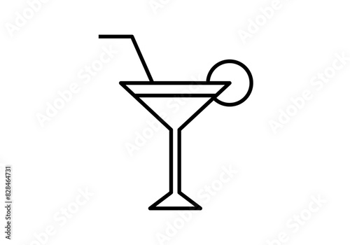 Icono negro de copa con coctel. 