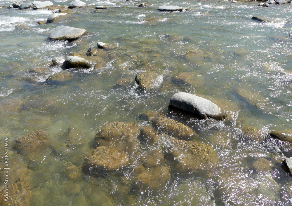 Obraz premium rocks in the water