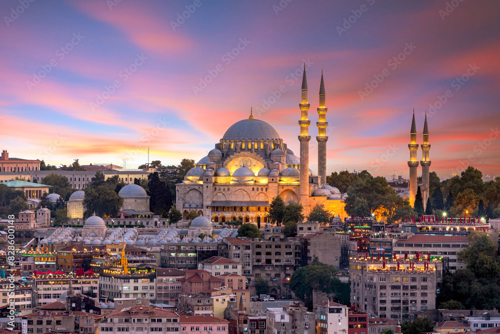 Obraz premium Beautiful view of gorgeous historical Suleymaniye Mosque, Rustem Pasa Mosque and buildings in a cloudy day. Istanbul most popular tourism destination of Turkey 