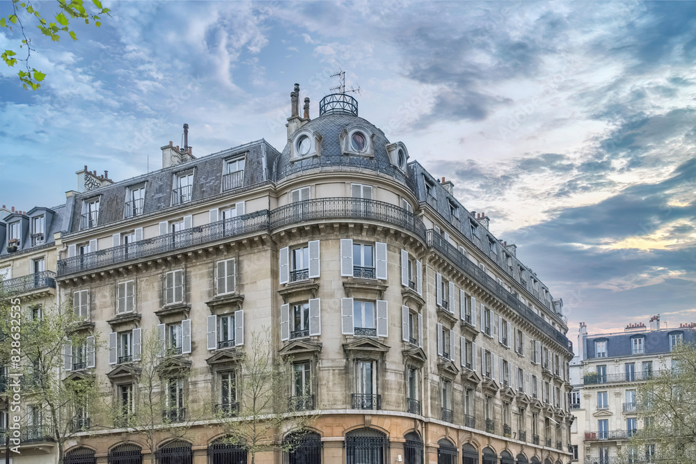 Fototapeta premium Paris, beautiful buildings, boulevard Henri-IV in the 4e arrondissement of the french capital 