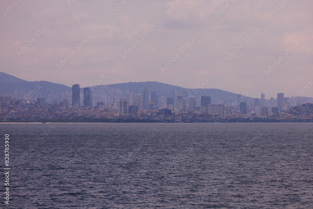 Naklejka premium Turquoise blue sea water. View of the Bosphorus in Istanbul city on sunny summer day, in a public place.